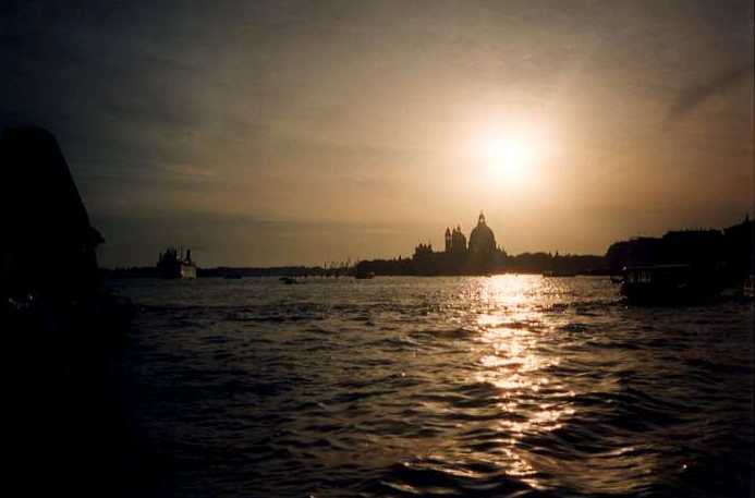 Venise by night